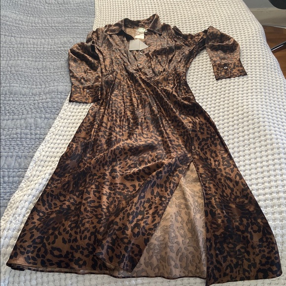 Rails Jazlyn Leopard Satin Shirtdress - Picture 10 of 10
